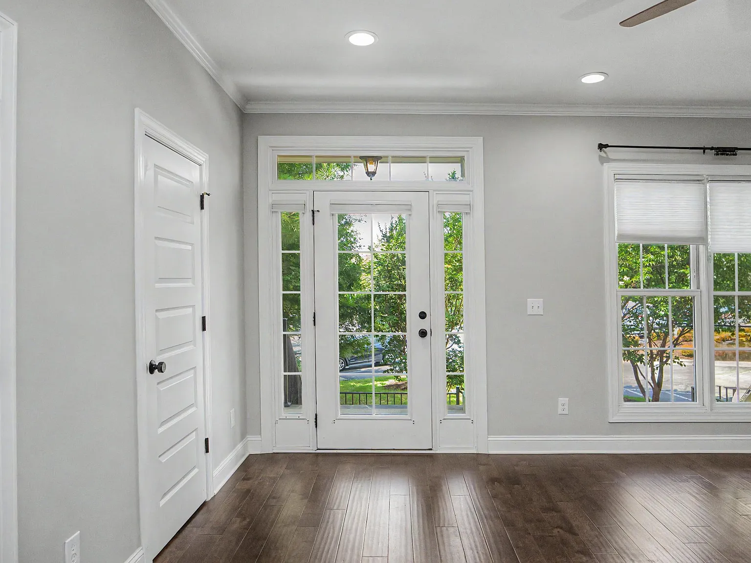 3 bed, 3.0 bath, 3082 sqft, $2,800 — Photo 4