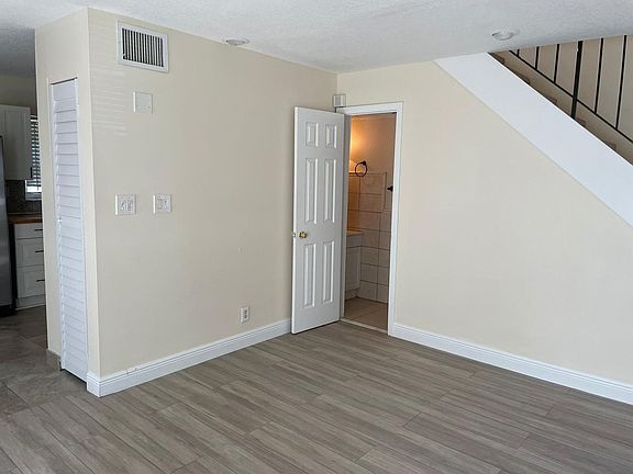 3rd image of 605 SW 6th St #607