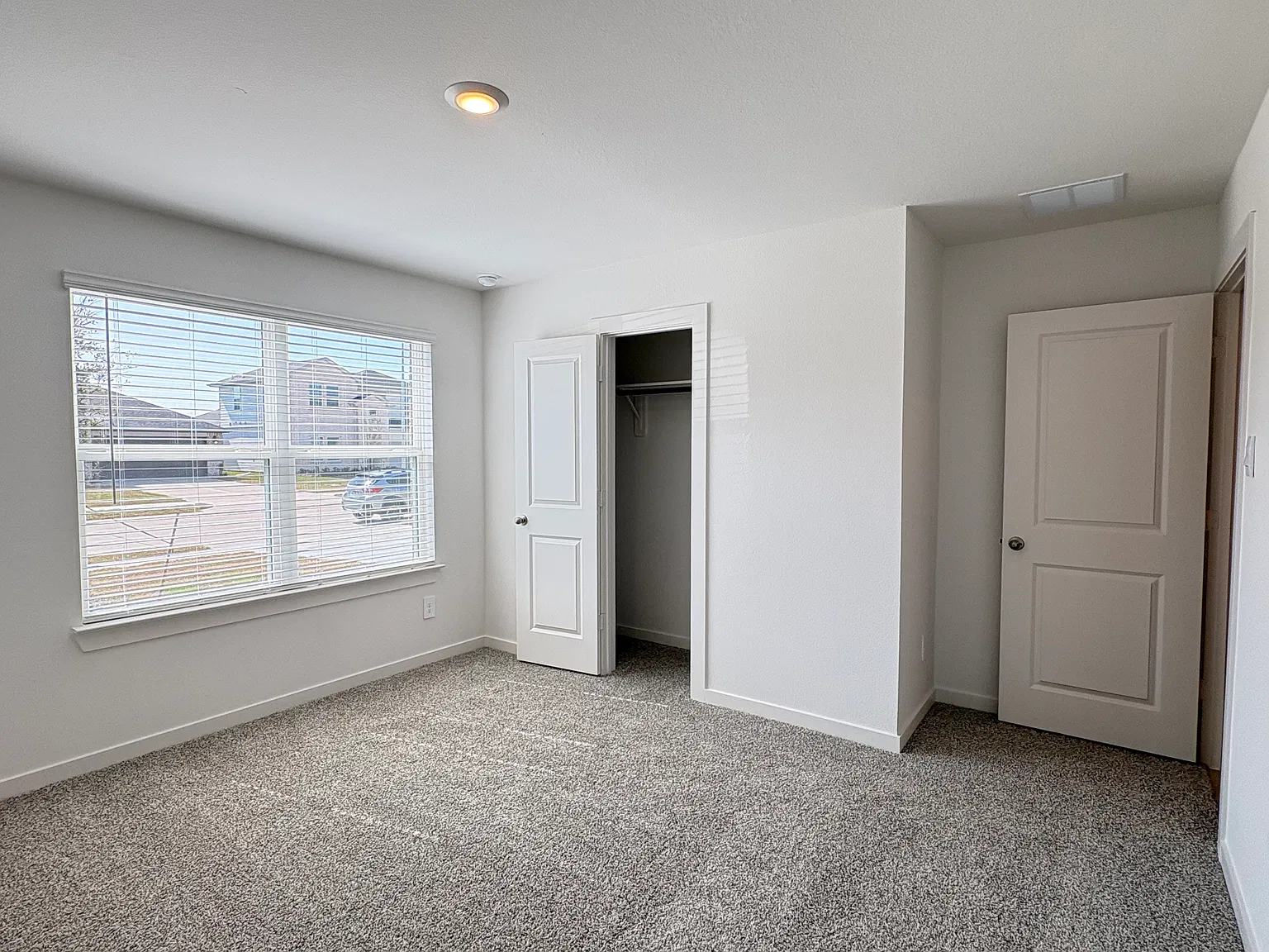 4 bed, 2199 sqft, $2,650 — Photo 4