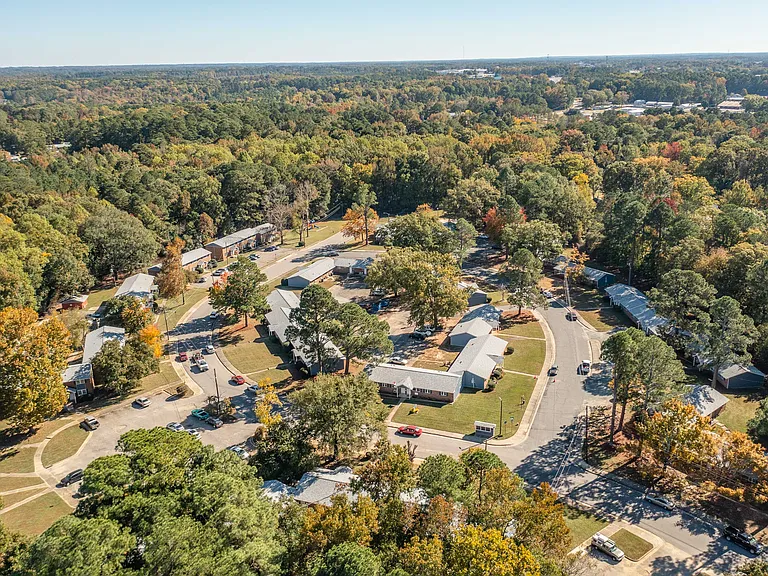 Sanford Estates — Photo 18