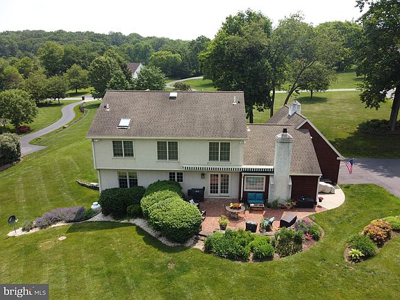 2nd image of 10 Hershey Dr