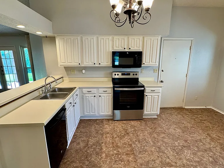 4415 Seville Ln — Photo 6