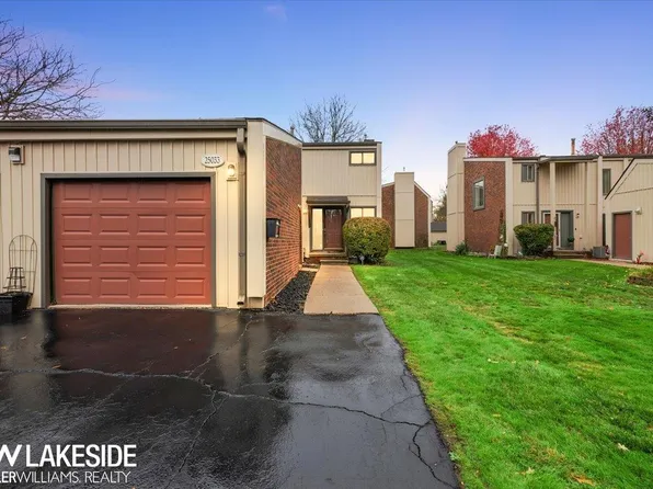 25033 Woodvale Dr N, Southfield, MI 48034