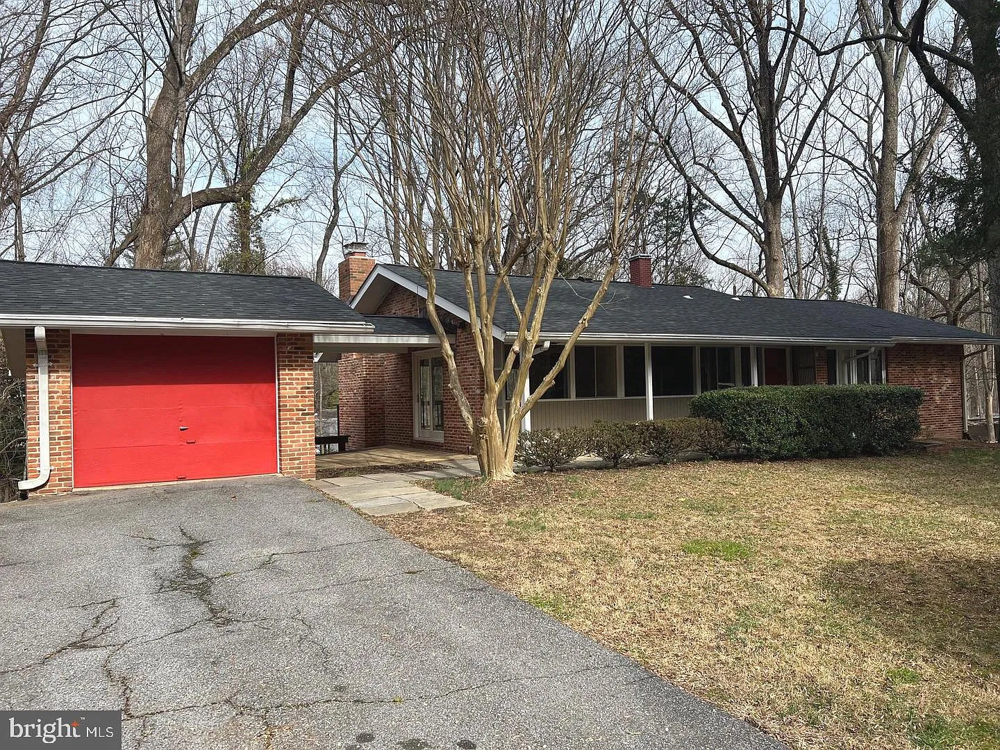 5 bed, 3.0 bath, 2695 sqft, $4,200 — Photo 2