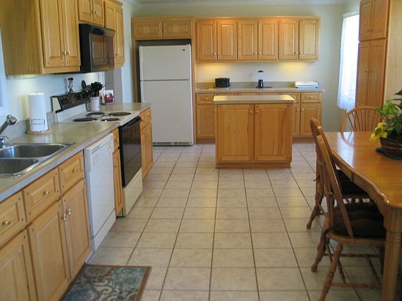 3rd image of 187 Holly Acre Pl