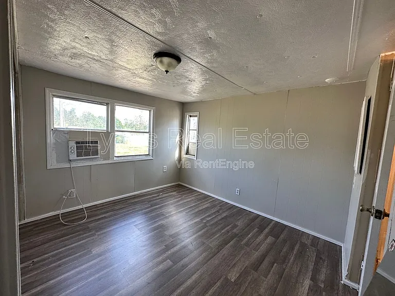 8086 Heck Dr #1A — Photo 3