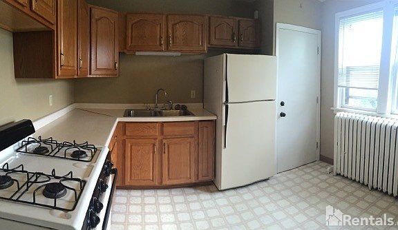 5th image of 216 N 61st Ave W