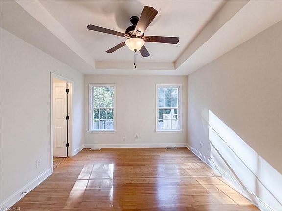4th image of 124 Manor Ridge Way
