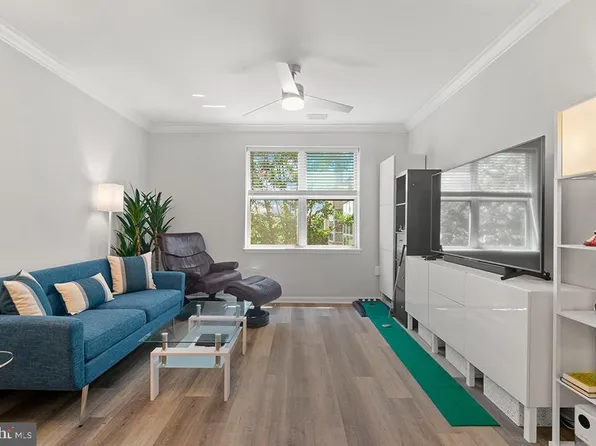 23 Pierside Dr Unit 326, Baltimore, MD 21230