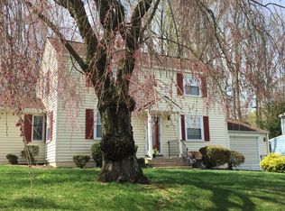 618 Lakevue Dr, Willow Grove, PA 19090