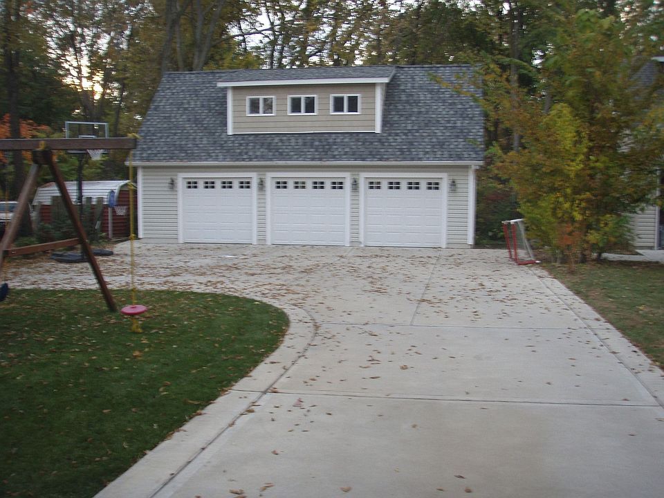 3 Car Garage