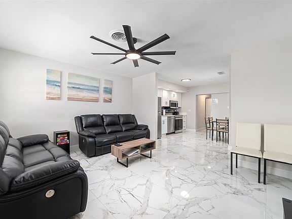 4th image of 1477 SE 4th Avenue