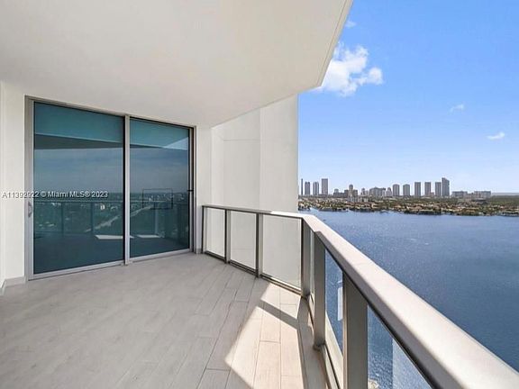3rd image of 17301 Biscayne Blvd APT 2203