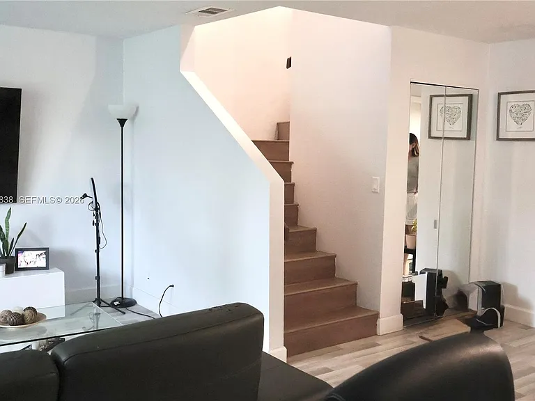 1315 Hampton Blvd #1315 — Photo 6