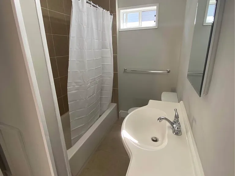 2043 E 12th Pl — Photo 12