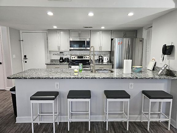 4th image of 5905 South Kings Hwy. #4112
