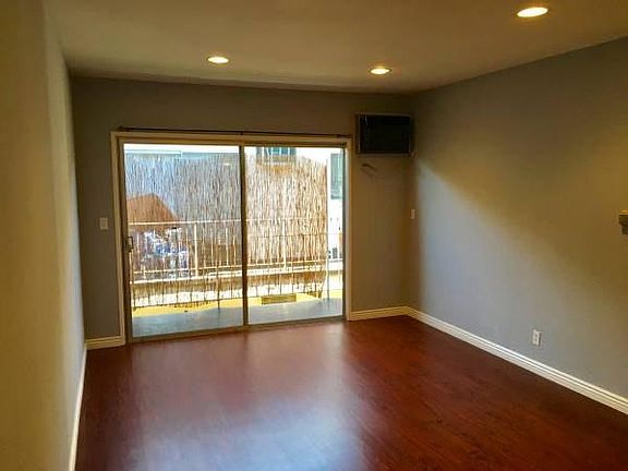 3rd image of 1032 N Genesee Ave APT 4