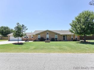 1402 Hiawatha Ln, Burkburnett, TX 76354