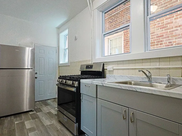 3636 Winchester Ave — Photo 9
