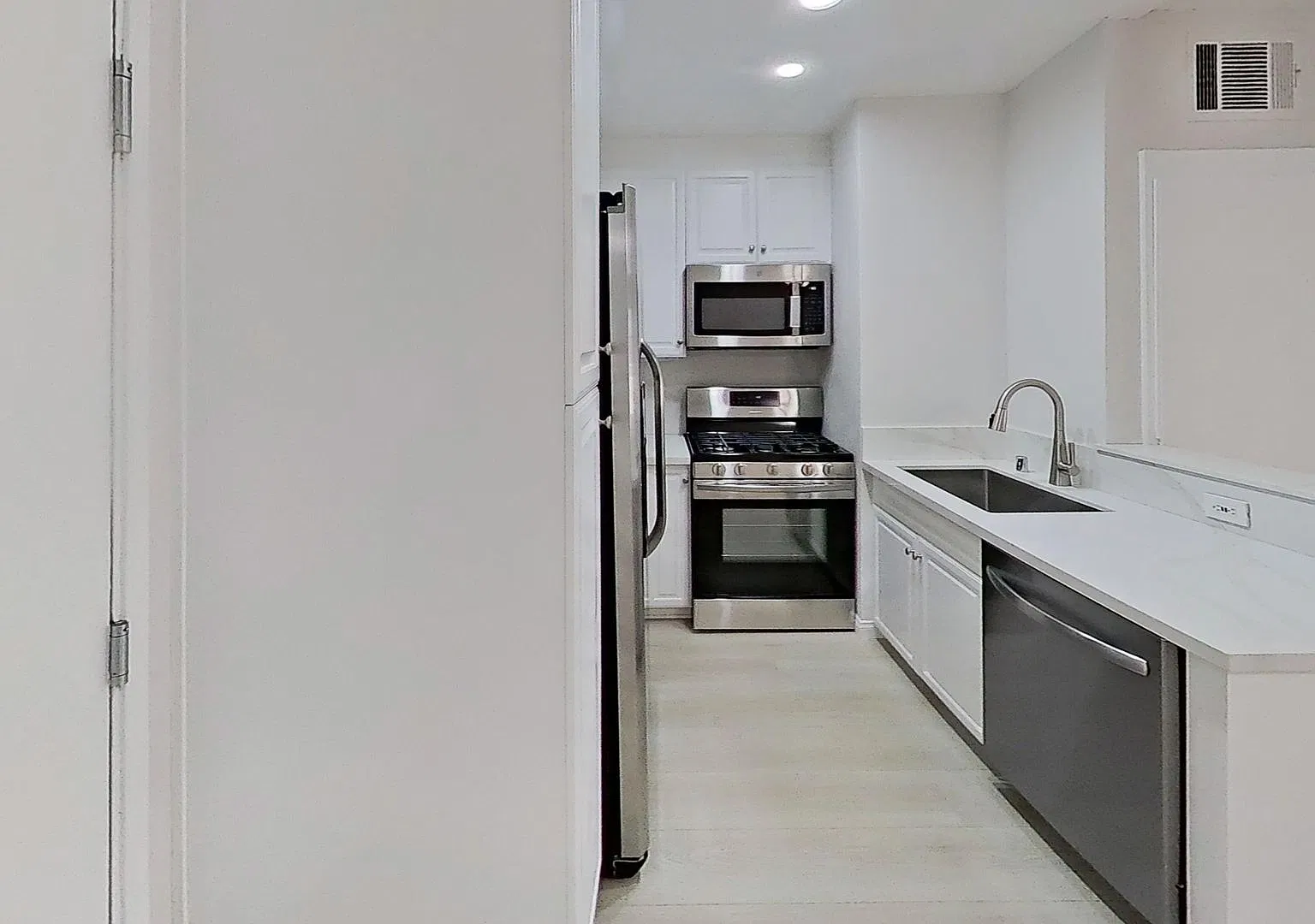 21450 Burbank Blvd — Photo 3