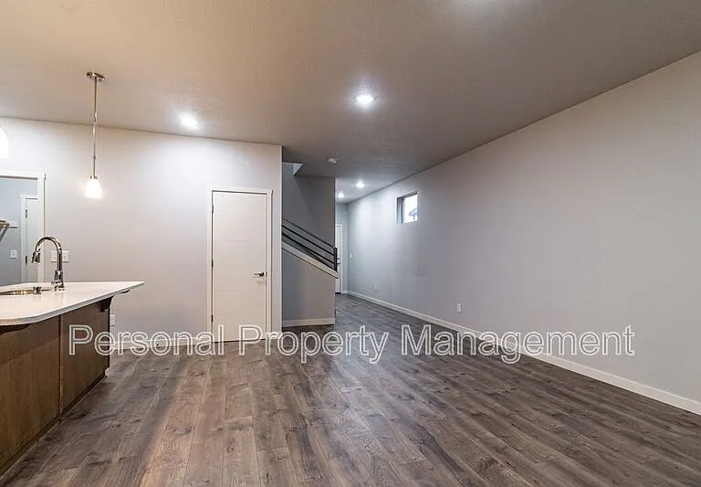3544 NE 61st Way — Photo 3