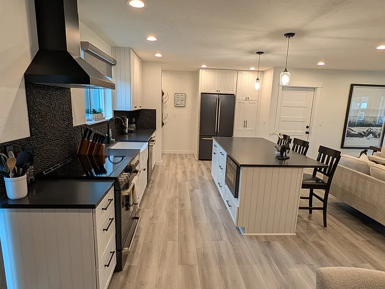 221 Avenue I — Photo 7