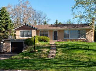 933 Edgewater Ave, Shoreview, MN 55126