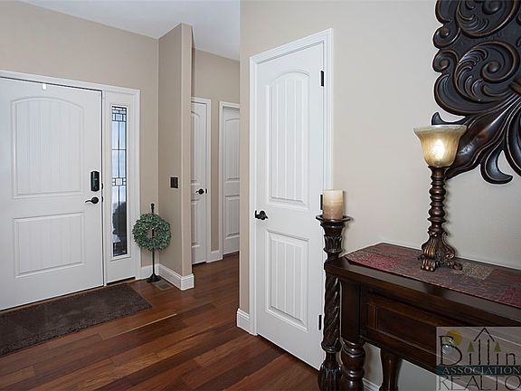 4th image of 3043 Western Bluffs Blvd