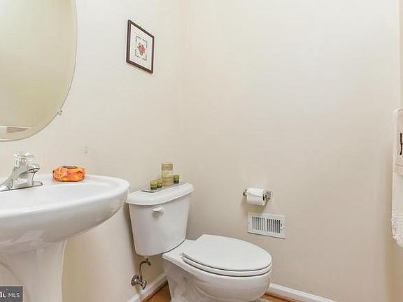 4th image of 4647 Carisbrooke Ln