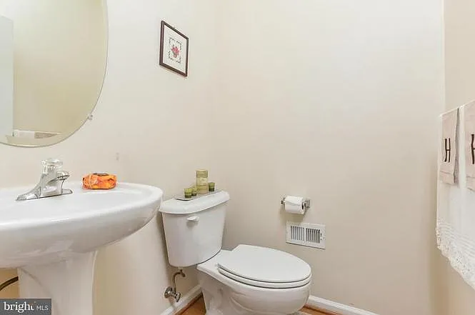 4647 Carisbrooke Ln — Photo 4