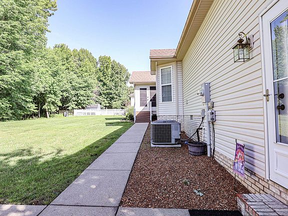 5th image of 110 Dove Ln