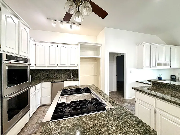 1913 Baywood Dr — Photo 12