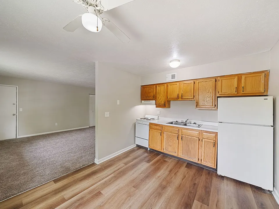 Colonial Oaks Apartments