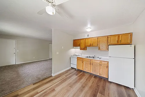 Colonial Oaks Apartments Photo 1