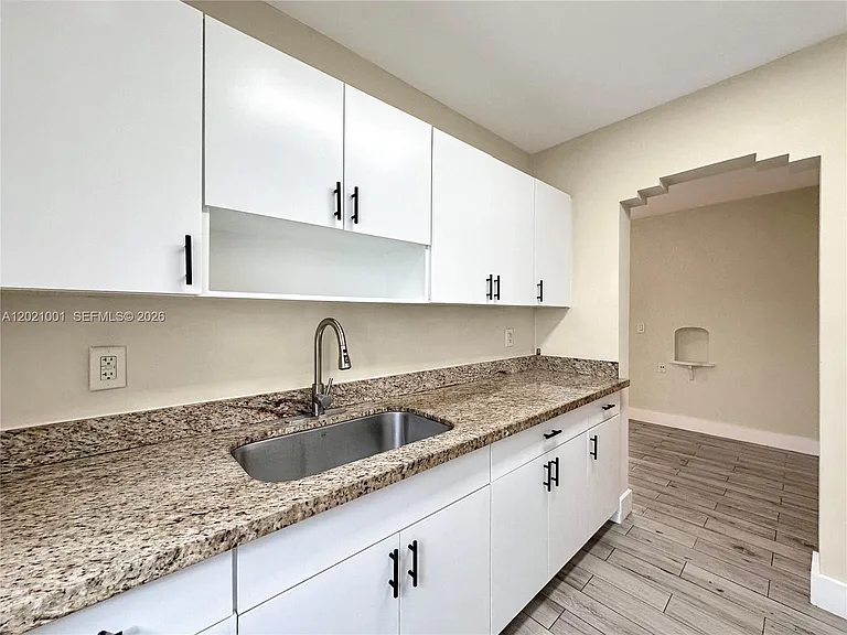 965 Bay Dr #2 — Photo 8