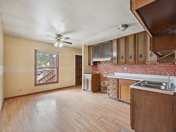 3rd image of 1328 Kenmore Ave