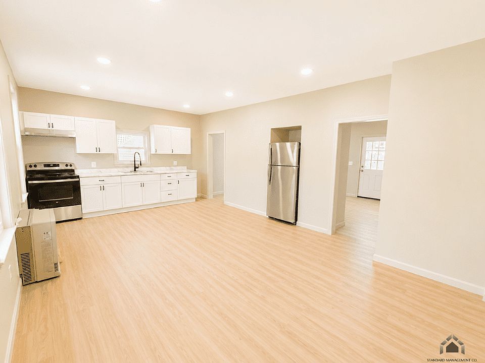 1st image of 4 Oxford St #2