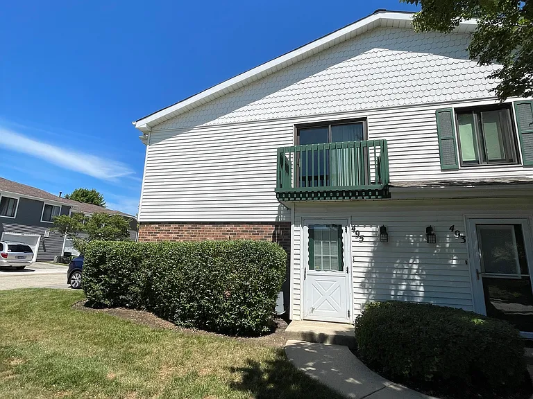 495 Harrison Ct — Photo 3