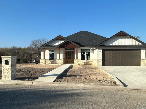 231 Country Club Ln., Uvalde, TX 78801