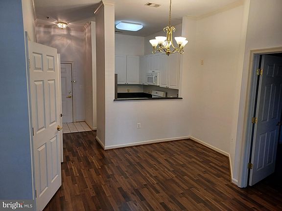 3rd image of 171 Somervelle St APT 102