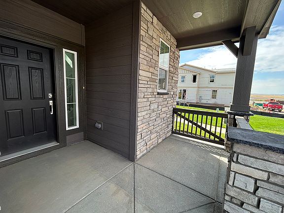 4th image of 658 N Deer Park St