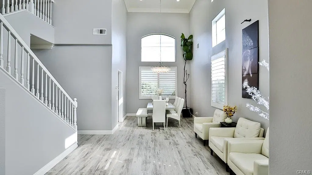 4 bed, 1889 sqft, $4,900 — Photo 2