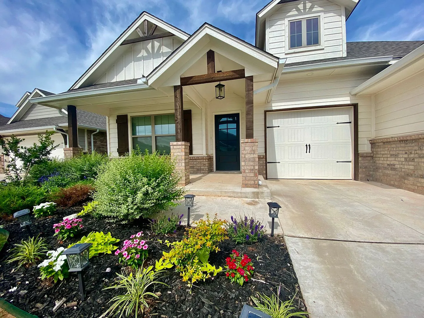 Beautiful Home Right Off The Turnpike!! — Photo 2