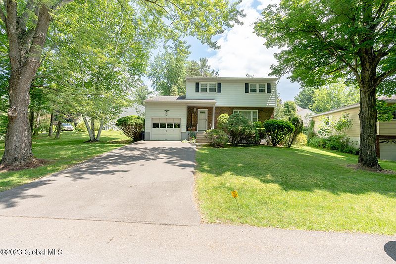 3rd image of 52 Normanside Drive