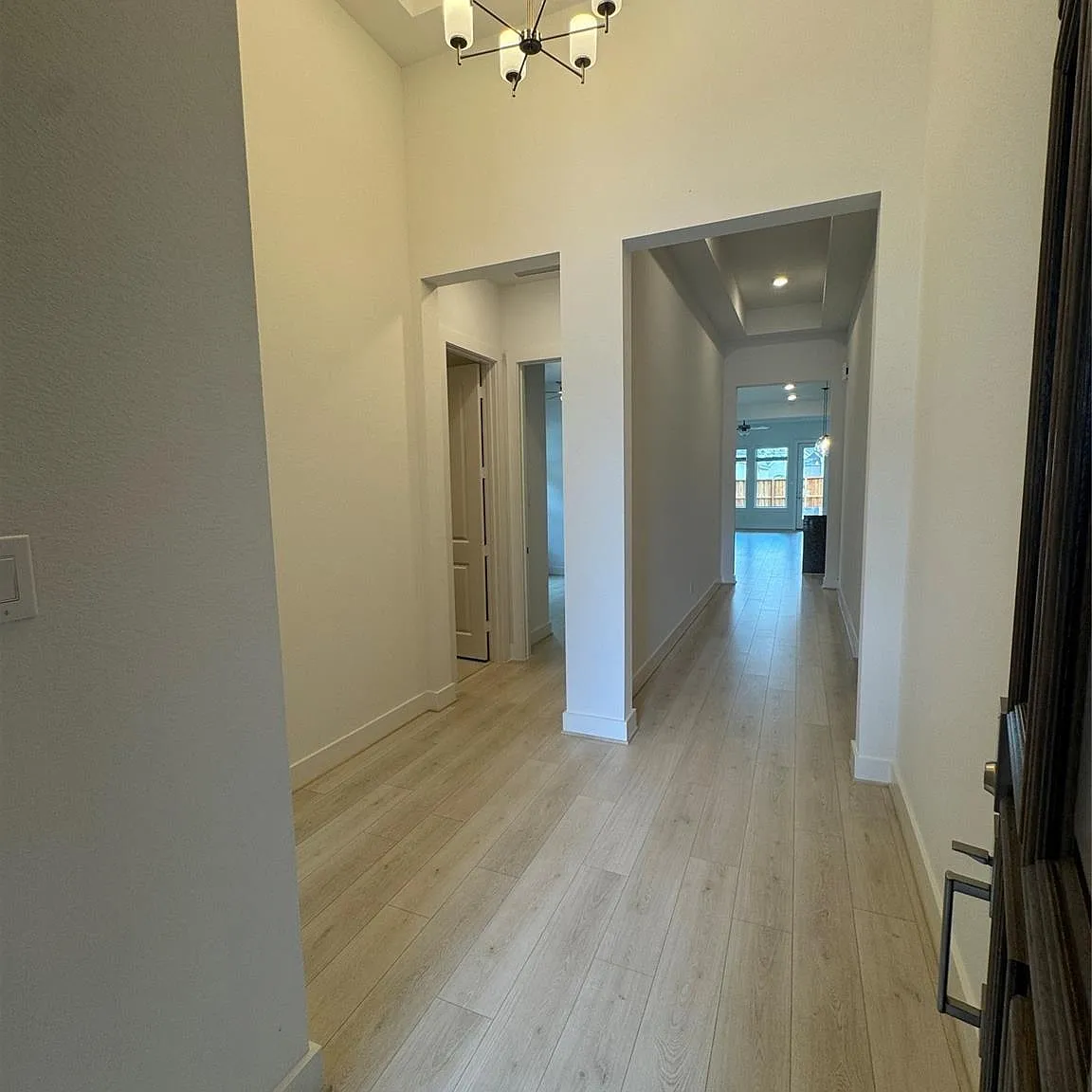 4 bed, 3.0 bath, 2400 sqft, $2,650 — Photo 4