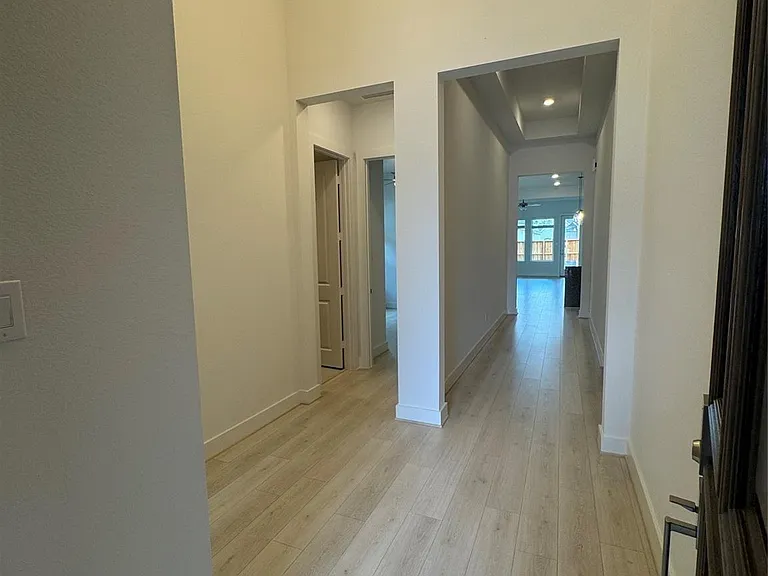 7129 Carriage Light Dr — Photo 4