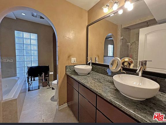 4th image of 11241 Peach Grove St Unit 1