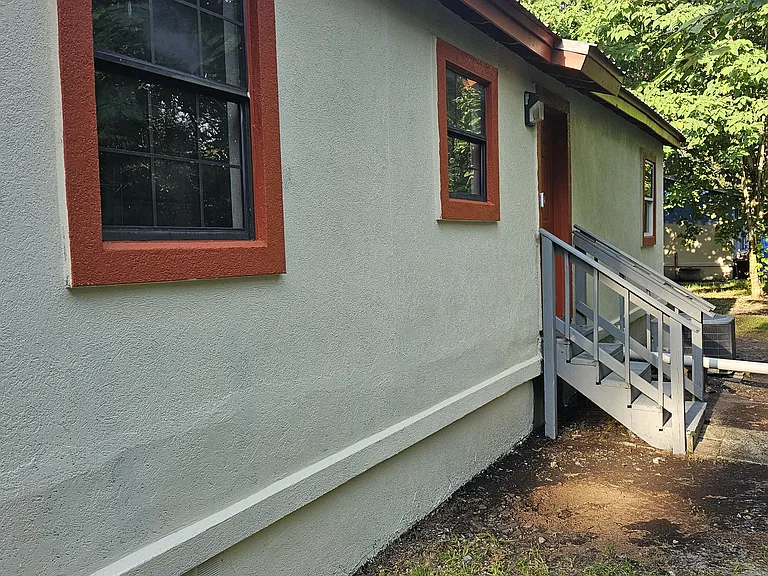 305 E Lake St — Photo 3