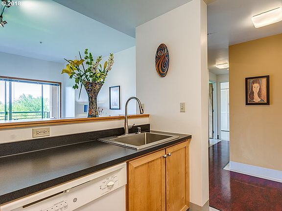 5th image of 701 Columbia St APT 709