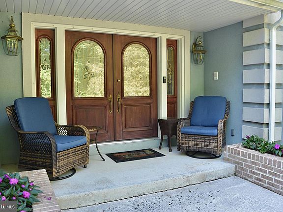 4th image of 42 Cedar Ln